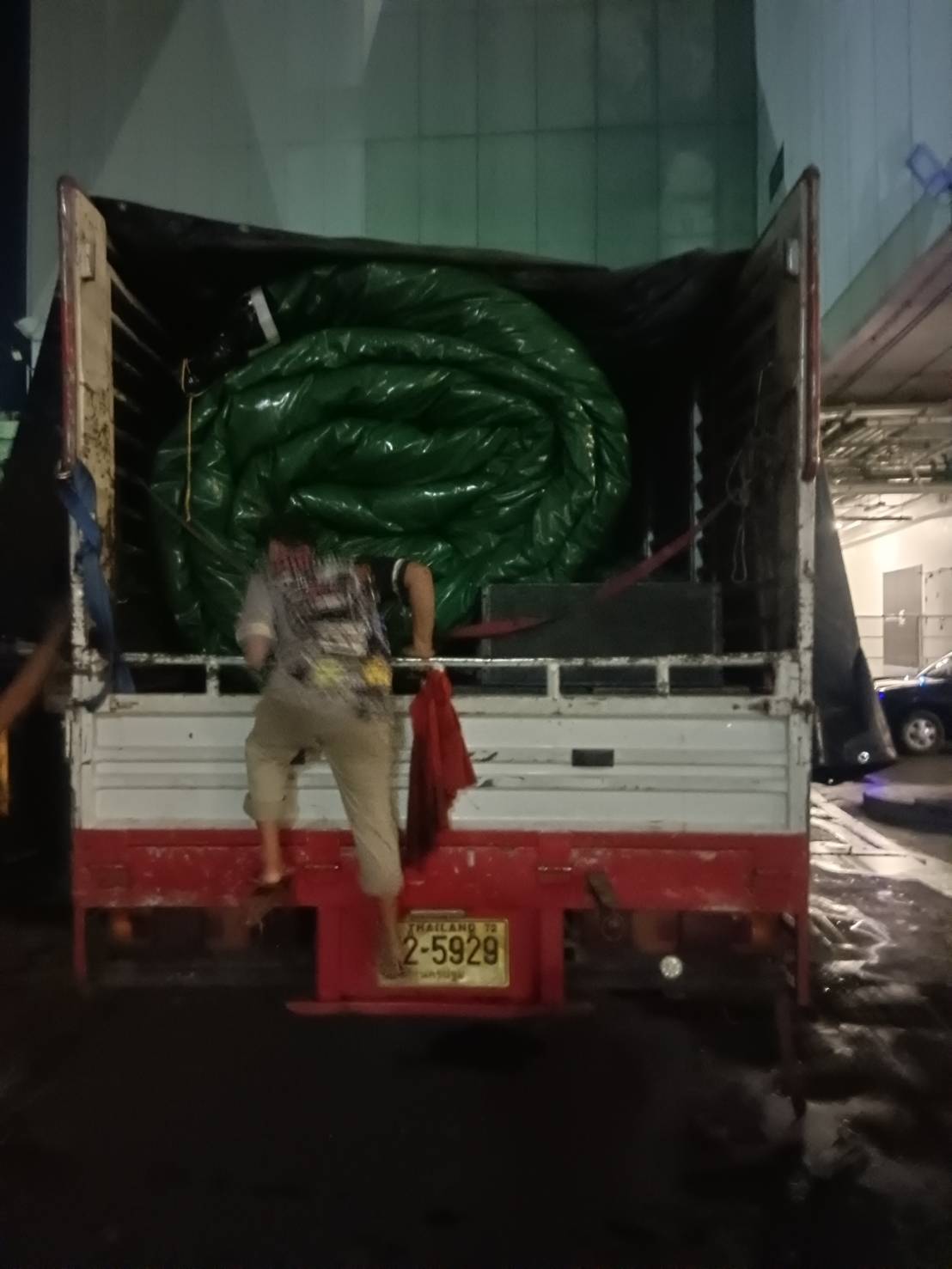 รถขนส่งรับจ้างนาเยีย